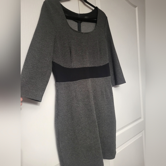 Elegant Esprit XL Bodycob Dress with 3/4 Sleeve and Pockets - Picture 2 of 13